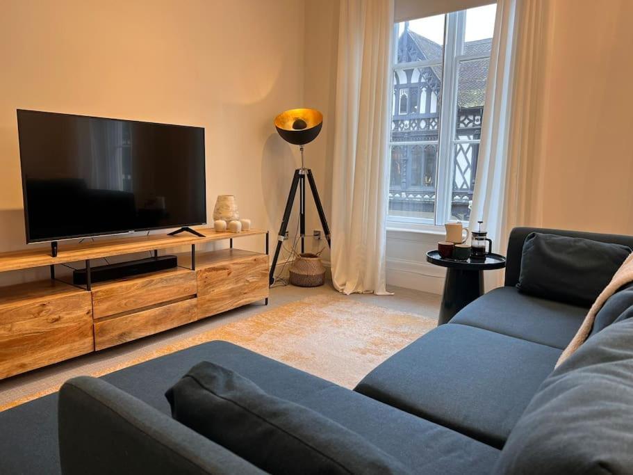 Modern Apartment Within Historic Chester City Walls Exterior photo